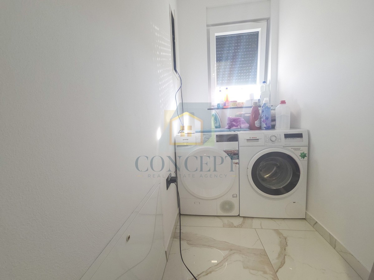 Poreč, okolica, moderna luksuzna vila s bazenom, 12 km od morja