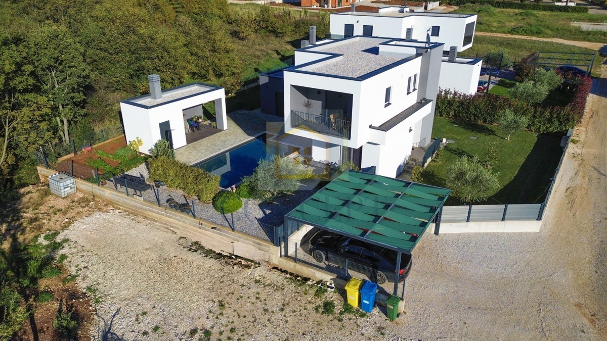 Poreč, okolica, moderna luksuzna vila s bazenom, 12 km od morja