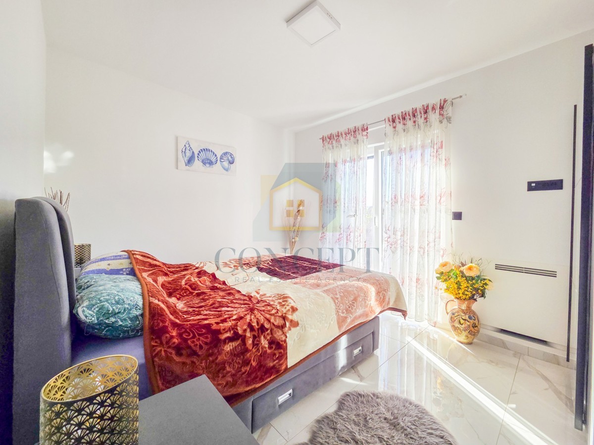 Poreč, okolica, moderna luksuzna vila s bazenom, 12 km od morja