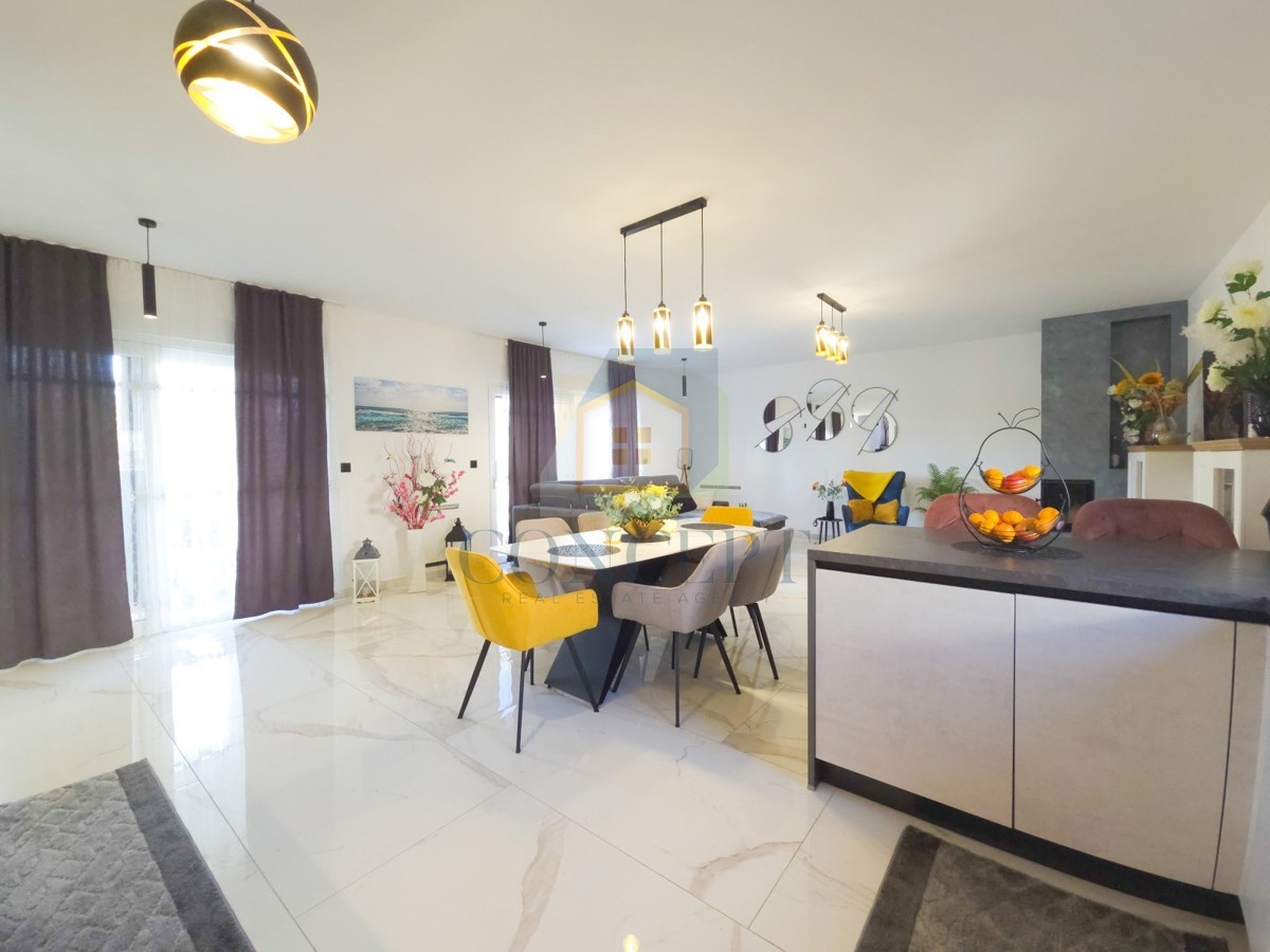 Poreč, okolica, moderna luksuzna vila s bazenom, 12 km od morja