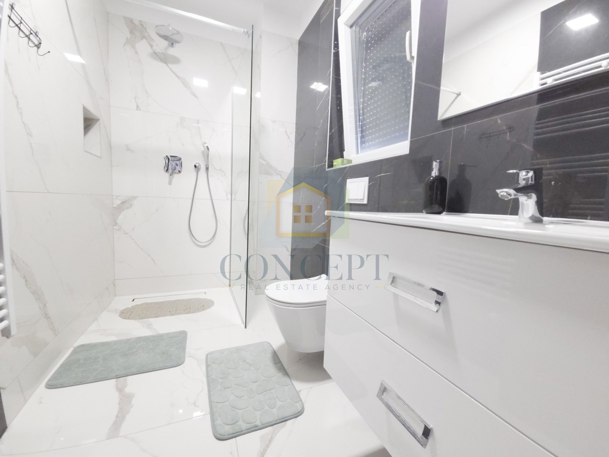 Poreč, okolica, moderna luksuzna vila s bazenom, 12 km od morja