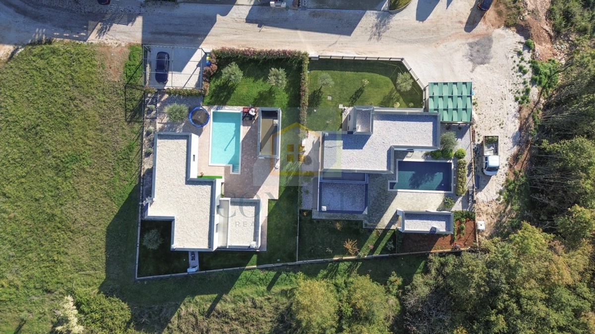 Poreč, okolica, moderna luksuzna vila s bazenom, 12 km od morja