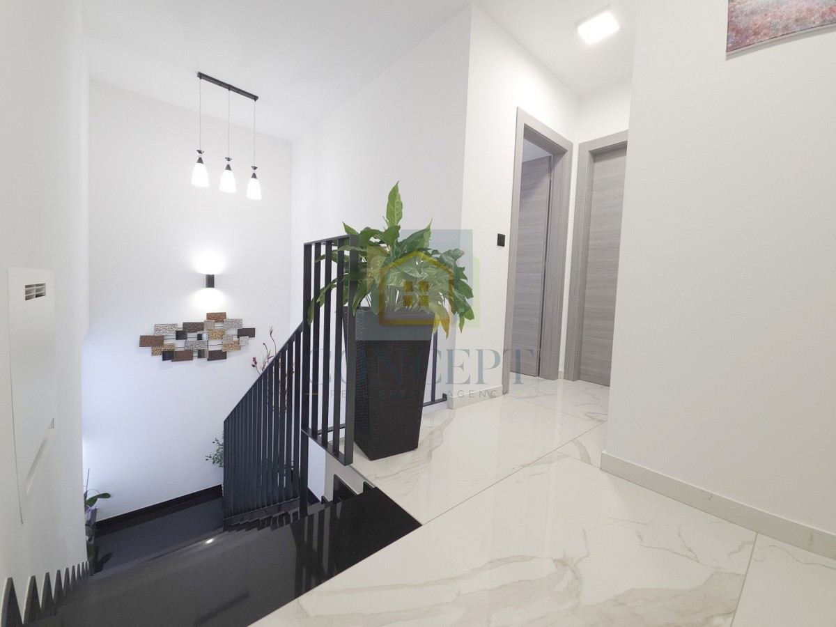 Poreč, okolica, moderna luksuzna vila s bazenom, 12 km od morja