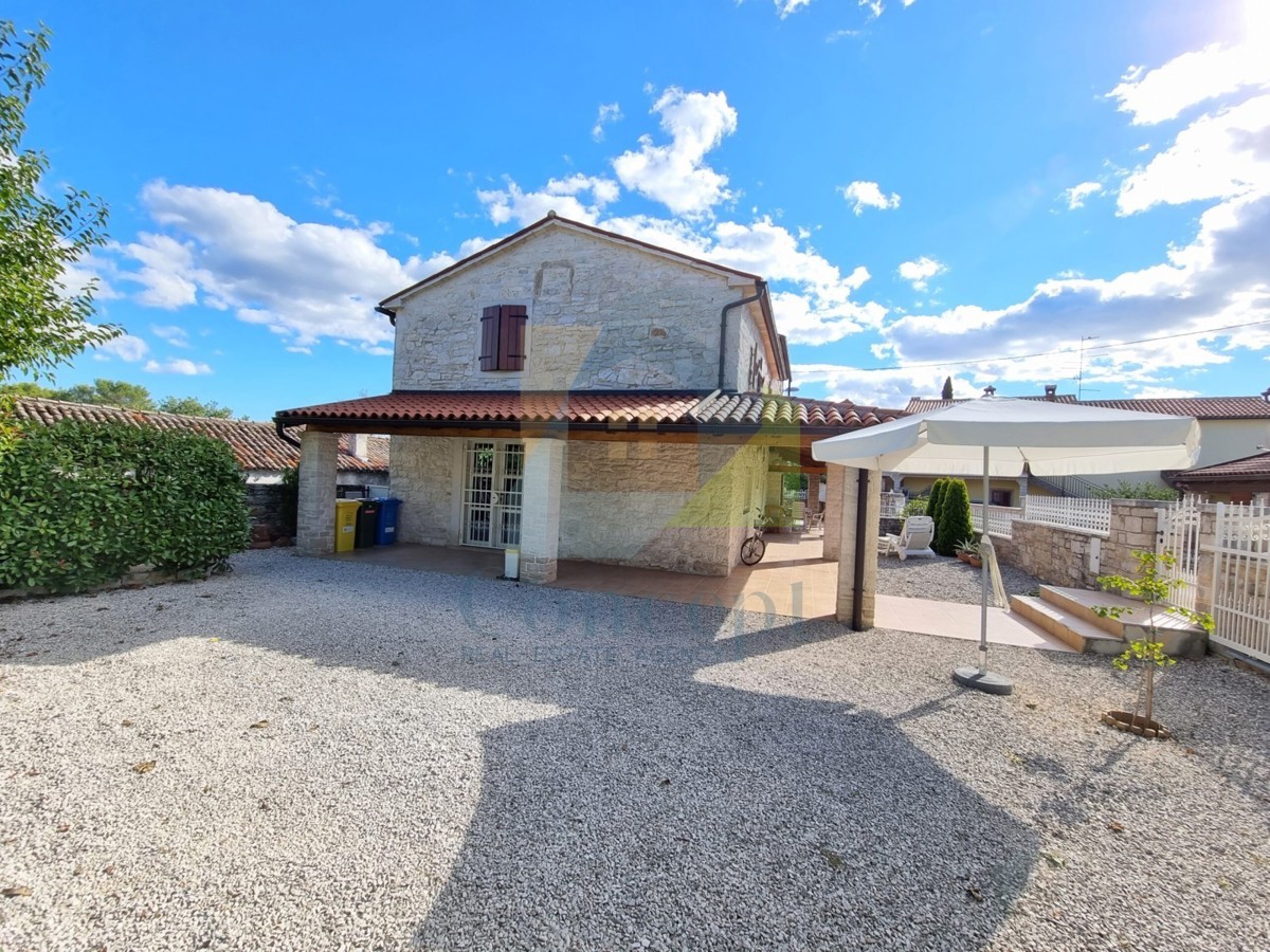 Poreč, Tar - EKSKLUZIVA AGENCIJE - Dve kamnite hiše 3 km od morja