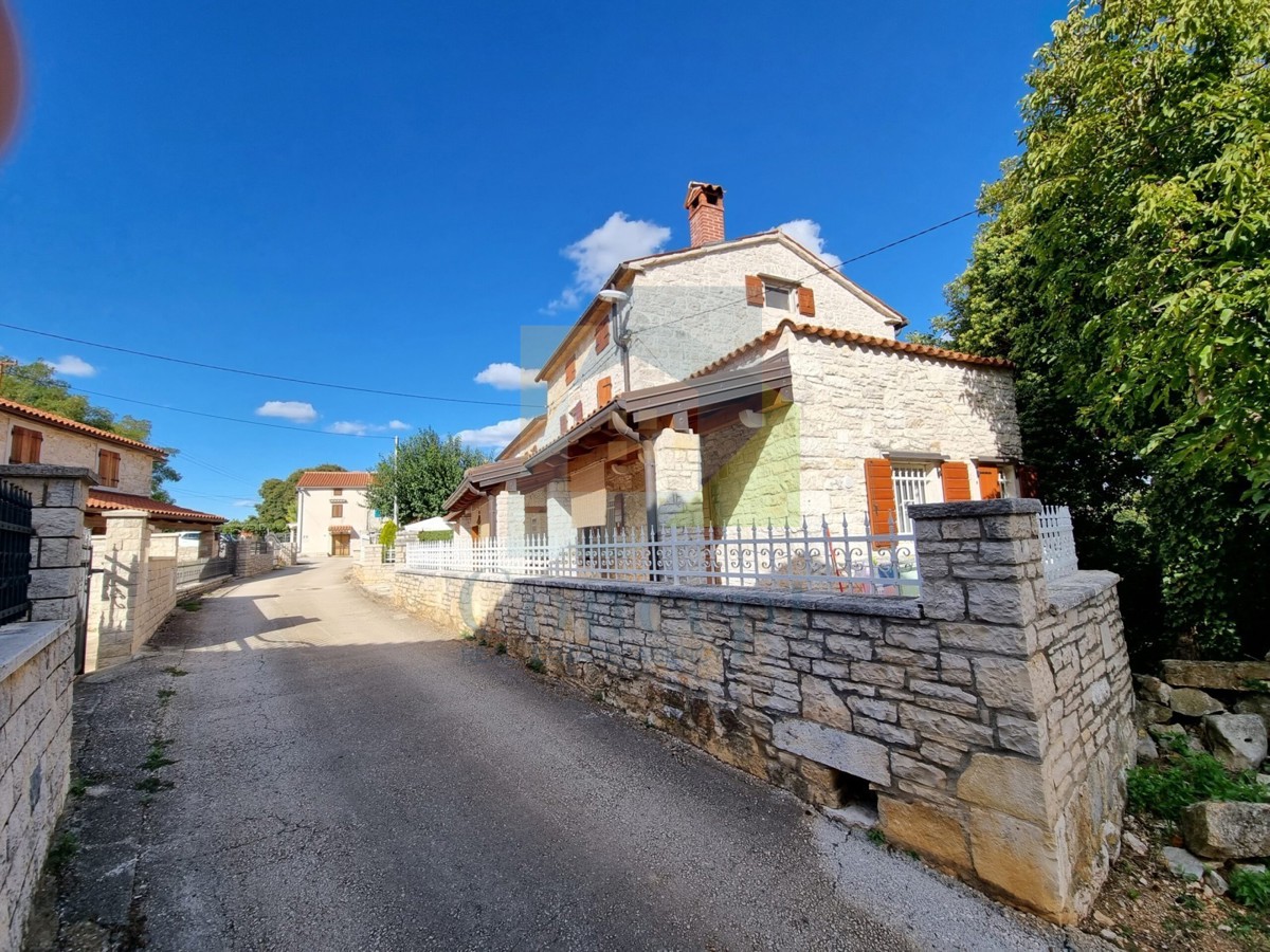 Poreč, Tar - EKSKLUZIVA AGENCIJE - Dve kamnite hiše 3 km od morja