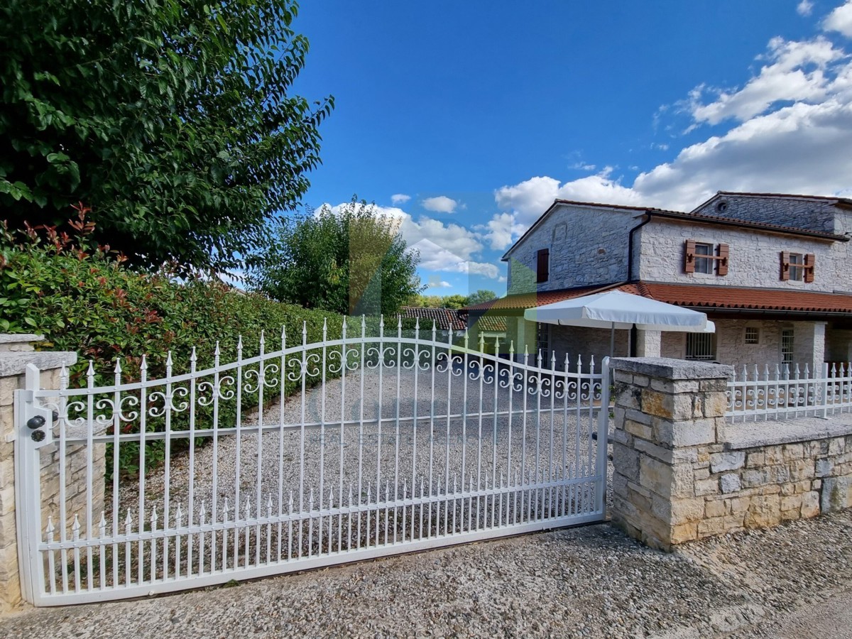 Poreč, Tar - EKSKLUZIVA AGENCIJE - Dve kamnite hiše 3 km od morja