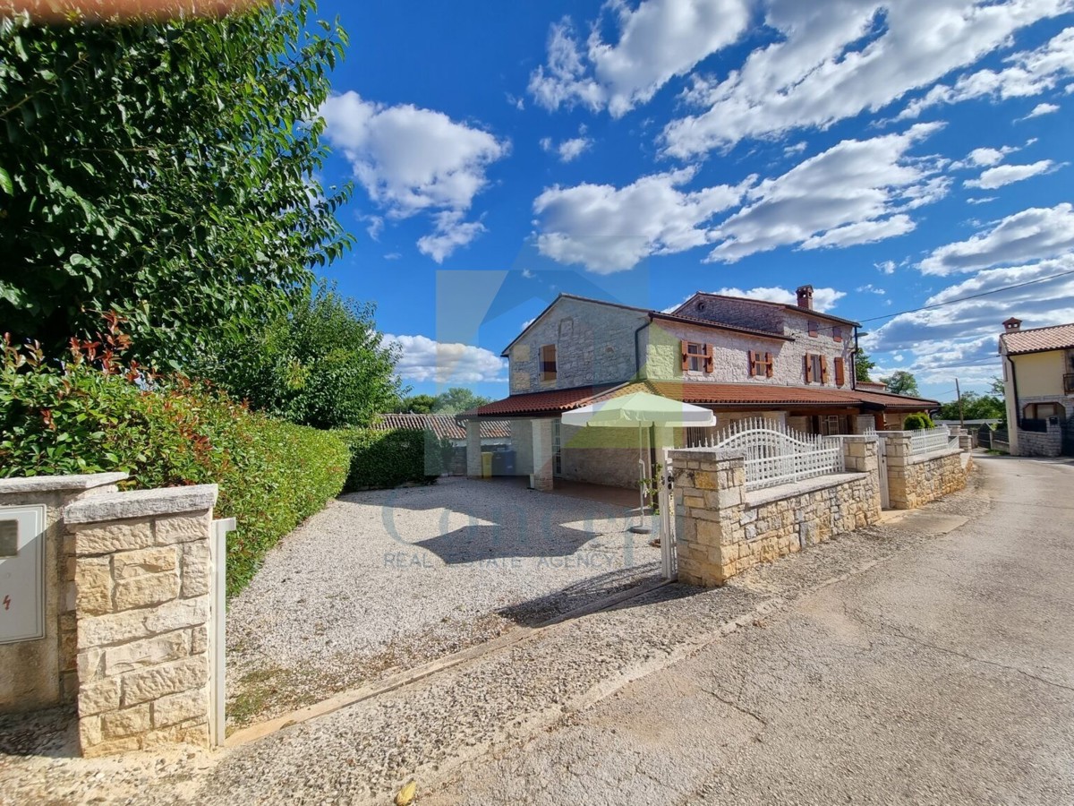 Poreč, Tar - EKSKLUZIVA AGENCIJE - Dve kamnite hiše 3 km od morja