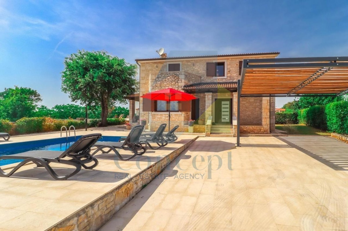 Poreč, okolica, Kamena hiša s bazenom in 4 spalnice 12 km od morja