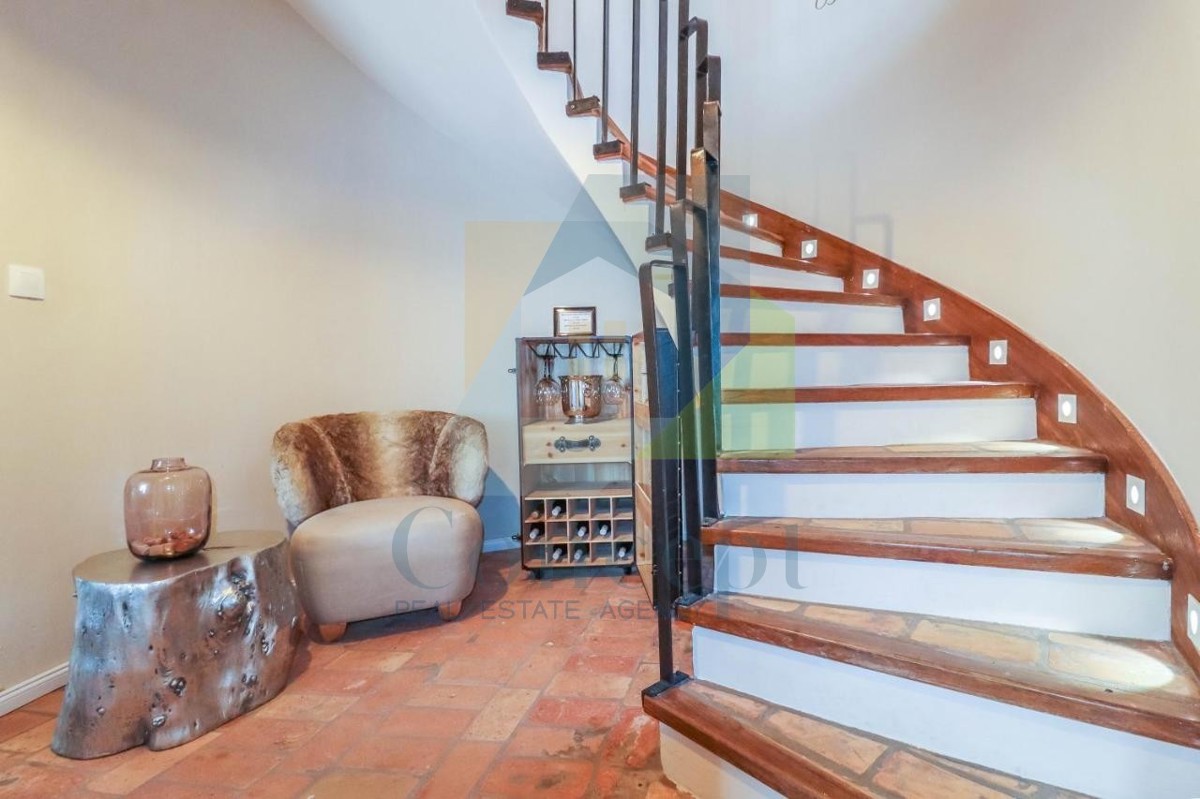 Poreč, okolica, Kamena hiša s bazenom in 4 spalnice 12 km od morja