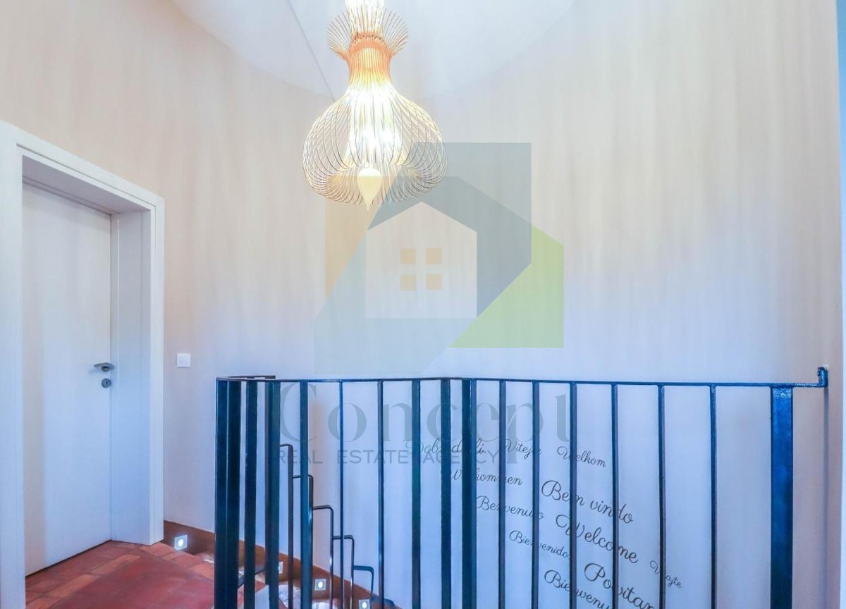 Poreč, okolica, Kamena hiša s bazenom in 4 spalnice 12 km od morja