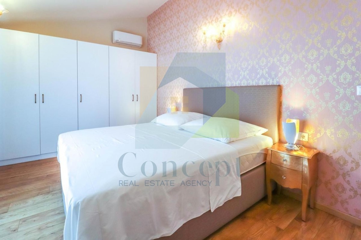 Poreč, okolica, Kamena hiša s bazenom in 4 spalnice 12 km od morja