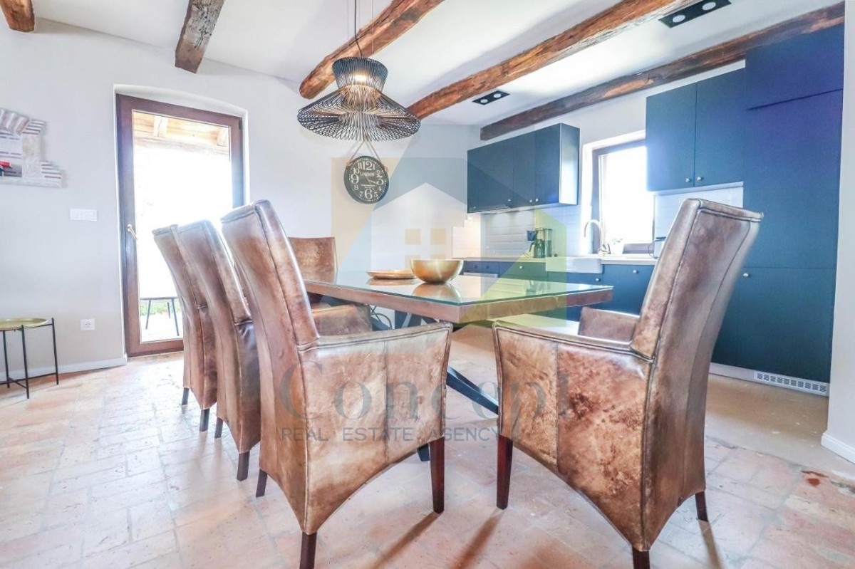 Poreč, okolica, Kamena hiša s bazenom in 4 spalnice 12 km od morja