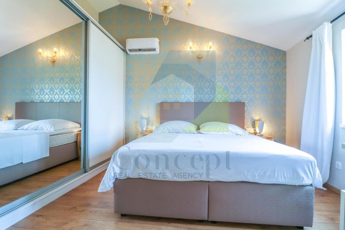 Poreč, okolica, Kamena hiša s bazenom in 4 spalnice 12 km od morja