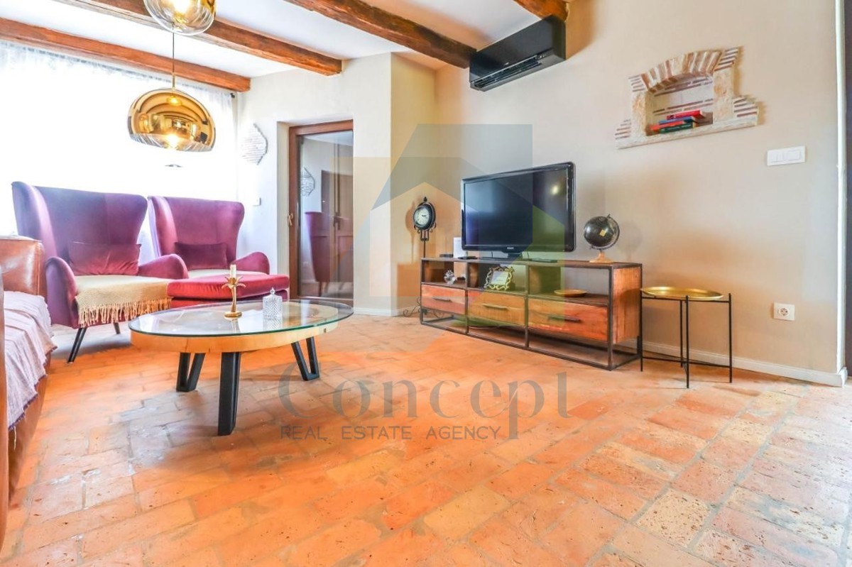 Poreč, okolica, Kamena hiša s bazenom in 4 spalnice 12 km od morja