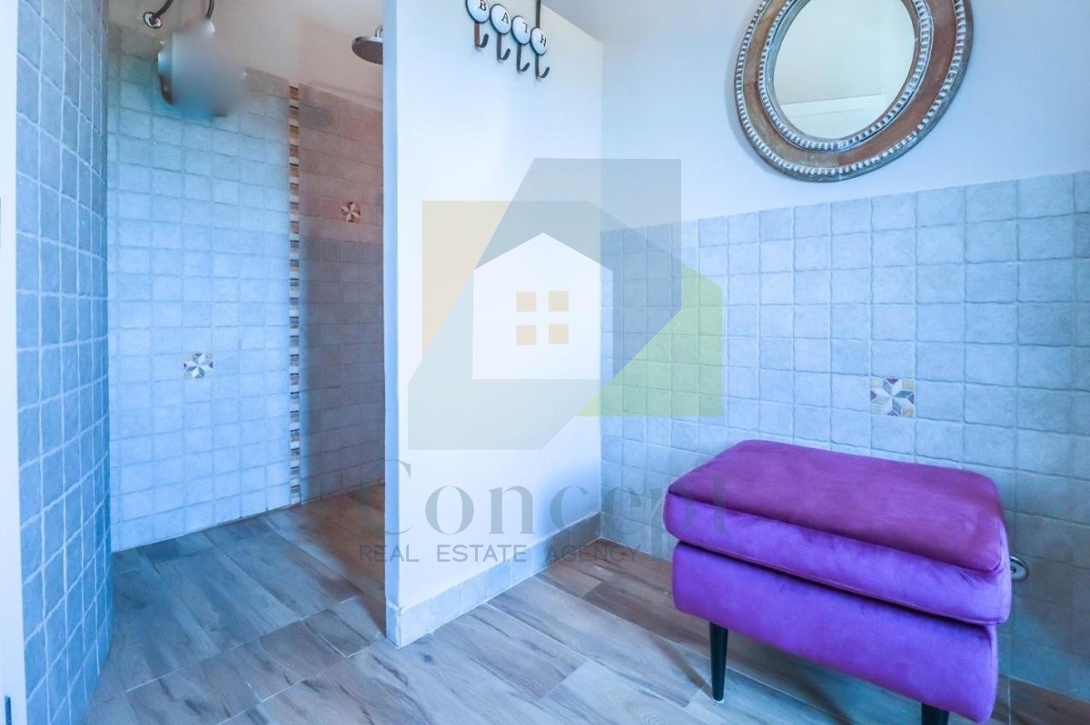 Poreč, okolica, Kamena hiša s bazenom in 4 spalnice 12 km od morja