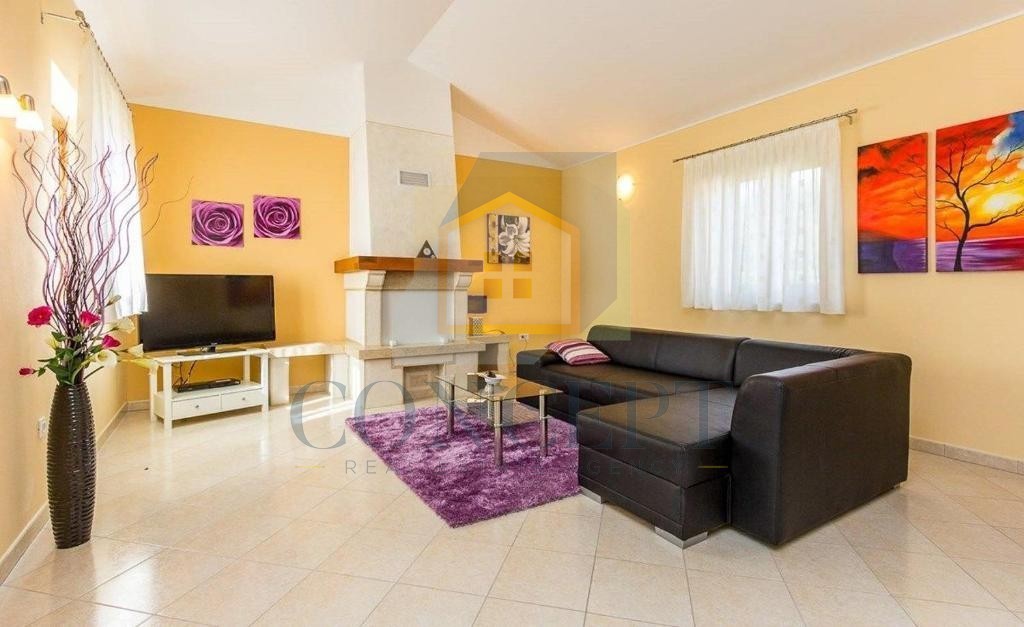 Poreč, okolica, Samostoječa hiša s bazenom na mirni lokaciji, 19 km od morja