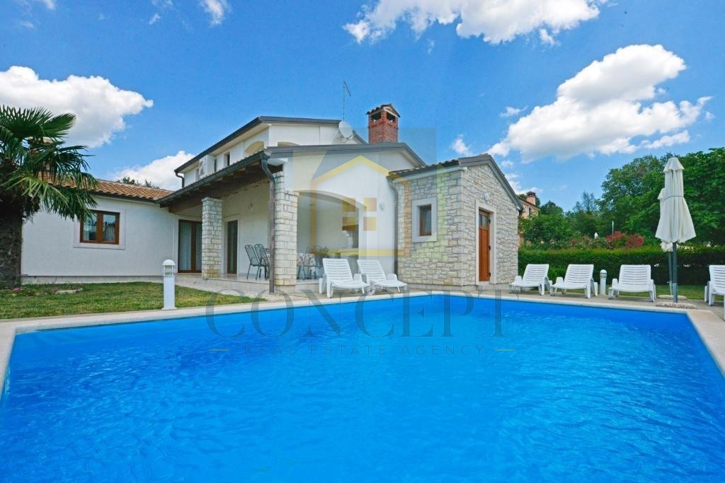 Poreč, okolica, Samostoječa hiša s bazenom na mirni lokaciji, 19 km od morja