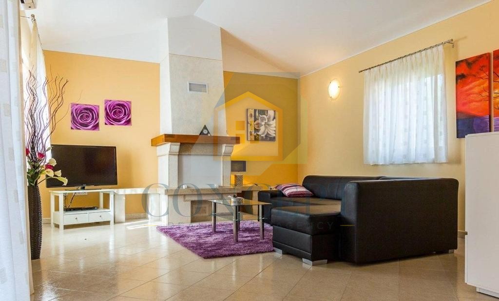 Poreč, okolica, Samostoječa hiša s bazenom na mirni lokaciji, 19 km od morja