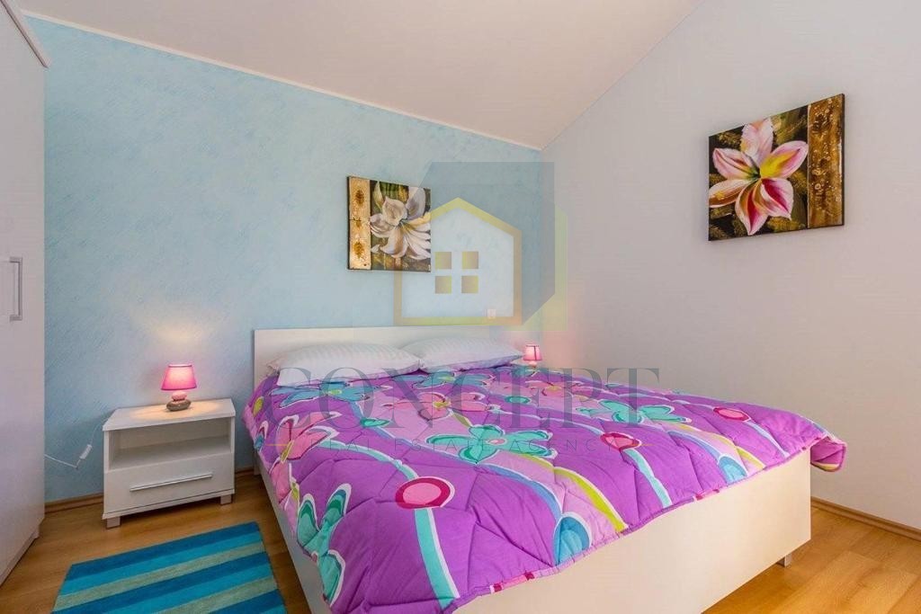 Poreč, okolica, Samostoječa hiša s bazenom na mirni lokaciji, 19 km od morja