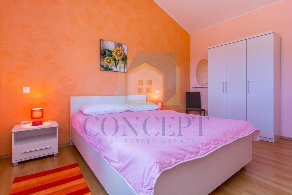 Poreč, okolica, Samostoječa hiša s bazenom na mirni lokaciji, 19 km od morja