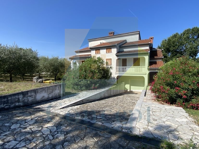 Poreč, Vrsar, okolica, Samostoječa hiša s 4 stanovanjske enote in pogledom na morje, 5 km od morja