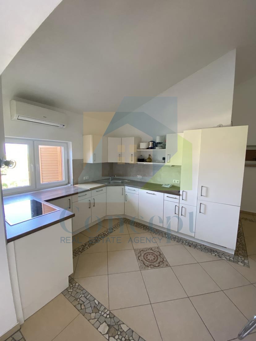 Poreč, Vrsar, okolica, Samostoječa hiša s 4 stanovanjske enote in pogledom na morje, 5 km od morja