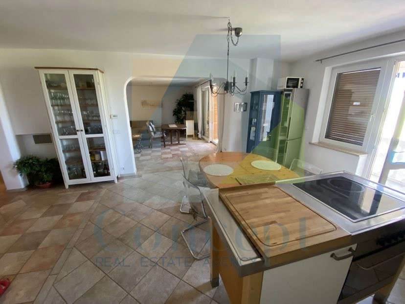 Poreč, Vrsar, okolica, Samostoječa hiša s 4 stanovanjske enote in pogledom na morje, 5 km od morja