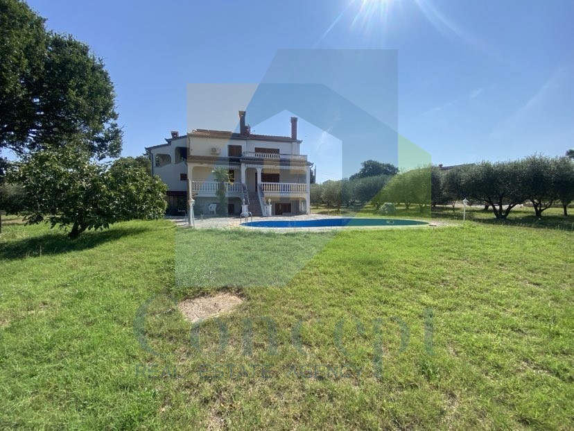 Poreč, Vrsar, okolica, Samostoječa hiša s 4 stanovanjske enote in pogledom na morje, 5 km od morja