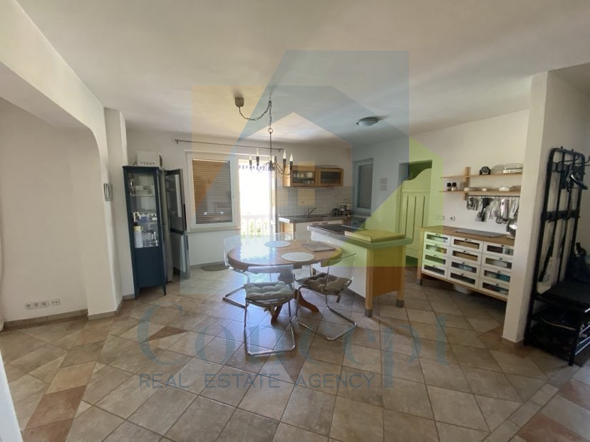 Poreč, Vrsar, okolica, Samostoječa hiša s 4 stanovanjske enote in pogledom na morje, 5 km od morja