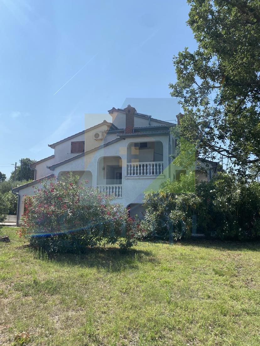 Poreč, Vrsar, okolica, Samostoječa hiša s 4 stanovanjske enote in pogledom na morje, 5 km od morja