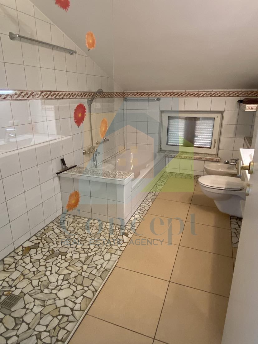 Poreč, Vrsar, okolica, Samostoječa hiša s 4 stanovanjske enote in pogledom na morje, 5 km od morja