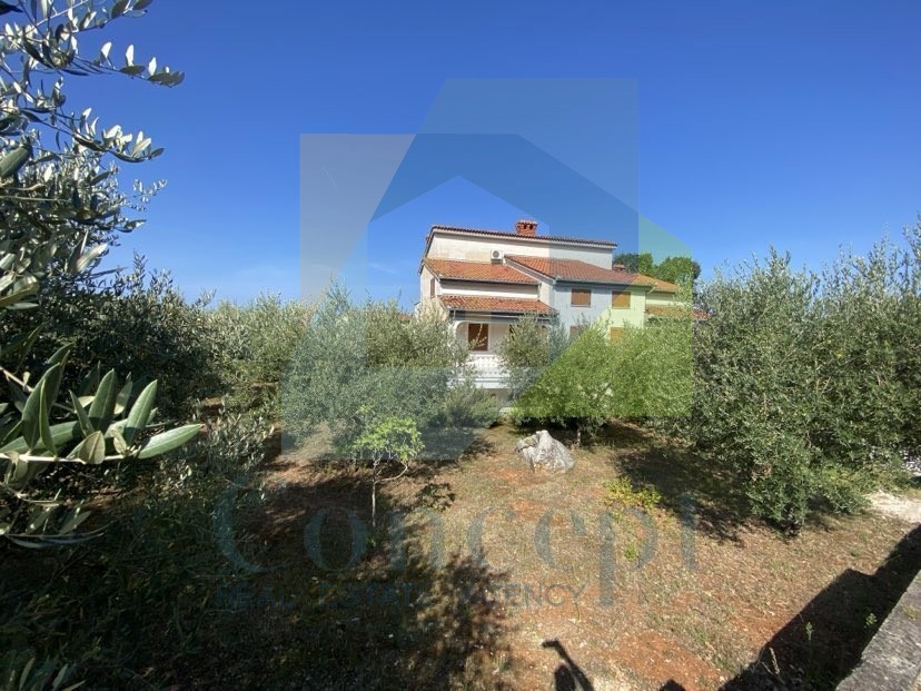 Poreč, Vrsar, okolica, Samostoječa hiša s 4 stanovanjske enote in pogledom na morje, 5 km od morja