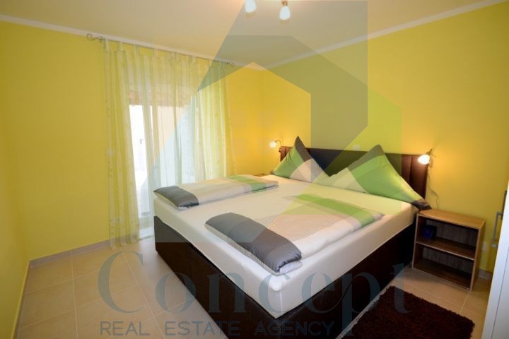 Poreč, okolica, Impozantna hiša s 4 stanovanjske enote, 11 km od morja