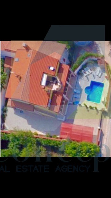 Poreč, okolica, Impozantna hiša s 4 stanovanjske enote, 11 km od morja