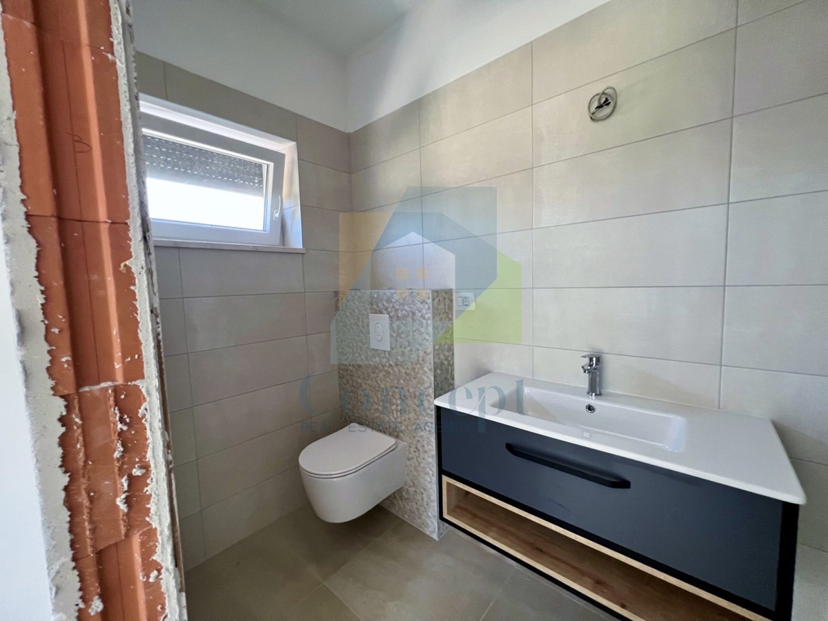 Svetvinčenat, okolica, Moderna hiša s bazenom na mirni lokaciji