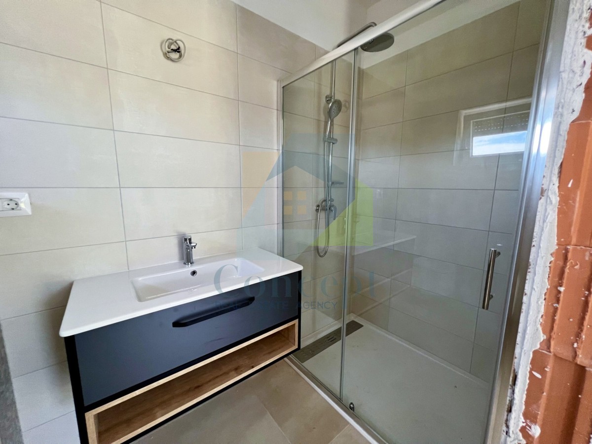 Svetvinčenat, okolica, Moderna hiša s bazenom na mirni lokaciji