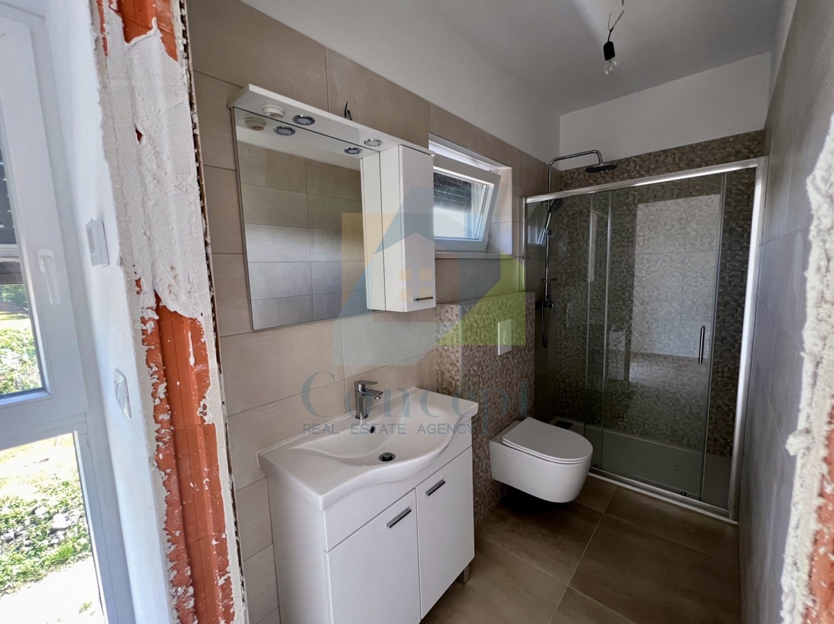 Svetvinčenat, okolica, Moderna hiša s bazenom na mirni lokaciji