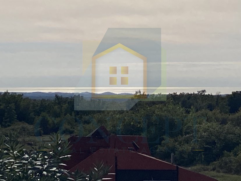 Poreč, okolica, Samostoječa starina za prenovo z veliko parcelo, 13 km od morja