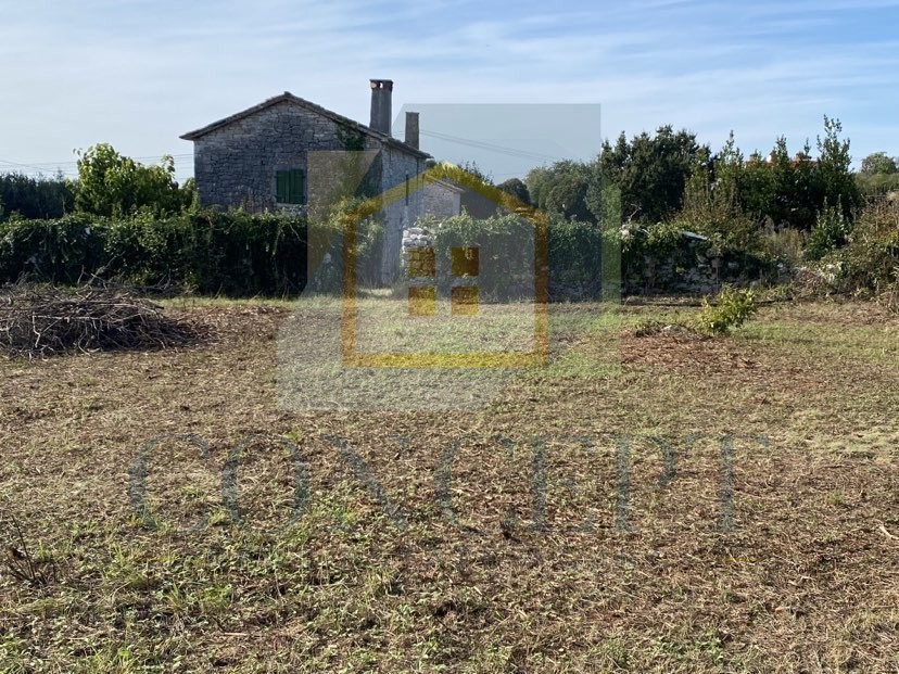 Poreč, okolica, Samostoječa starina za prenovo z veliko parcelo, 13 km od morja