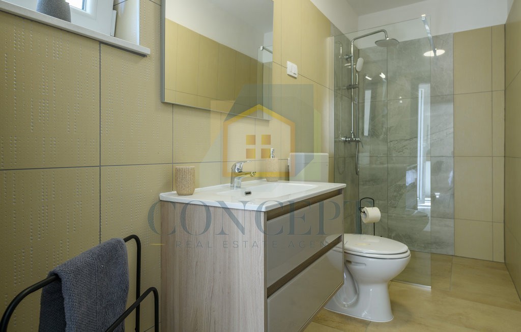 Labin, okolica, Prizemna hiša s bazenom in veliko dvorišče, 3,5 km od morja