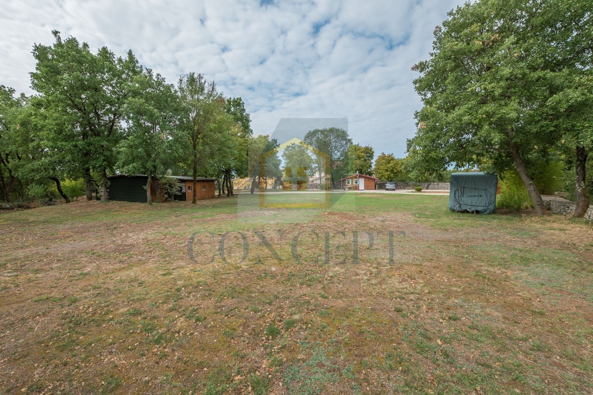 Poreč, okolica, Samostojeća hiša z veliko parcelo 6600 m2, 7 km od morja