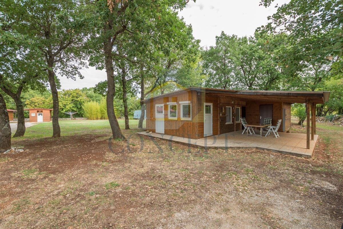 Poreč, okolica, Samostojeća hiša z veliko parcelo 6600 m2, 7 km od morja