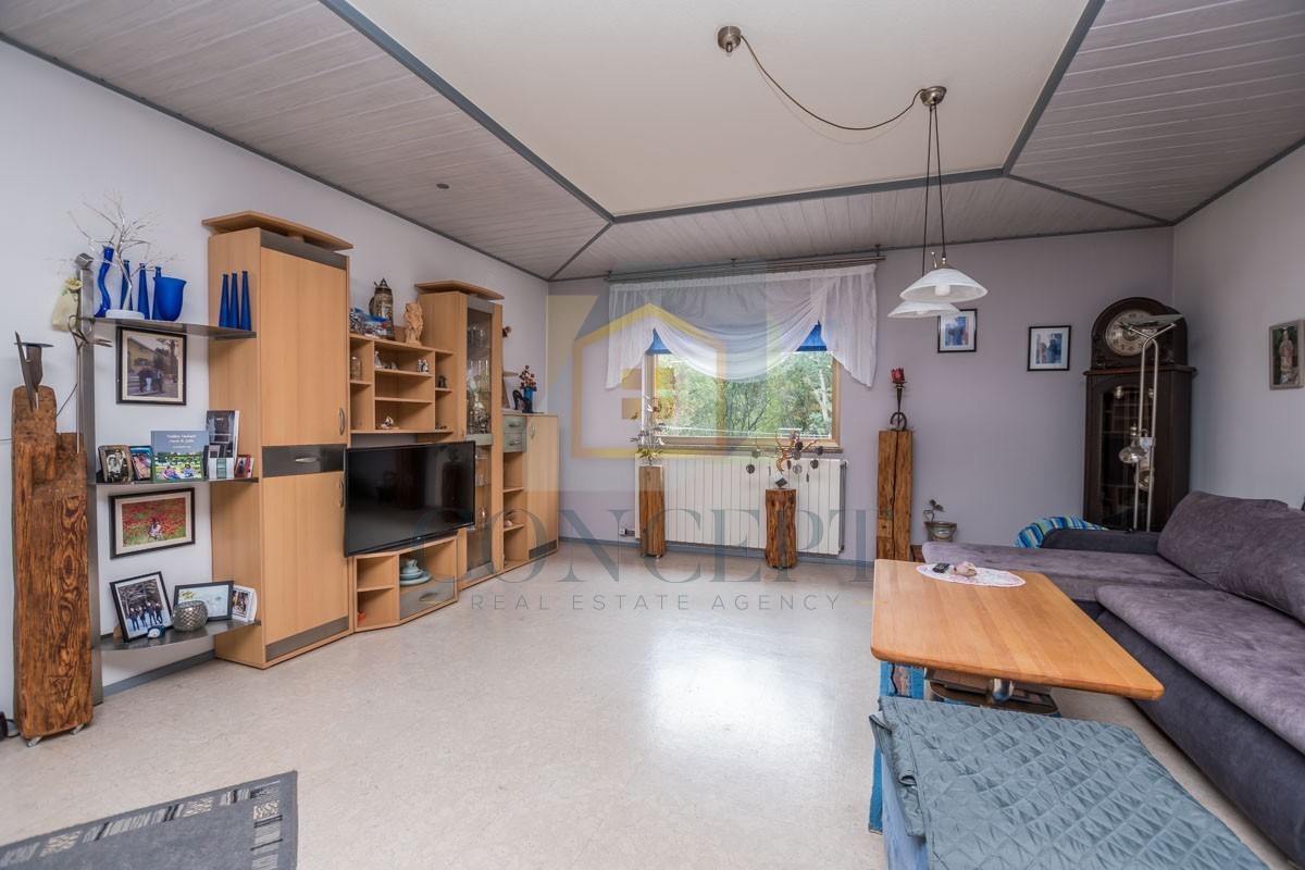 Poreč, okolica, Samostojeća hiša z veliko parcelo 6600 m2, 7 km od morja