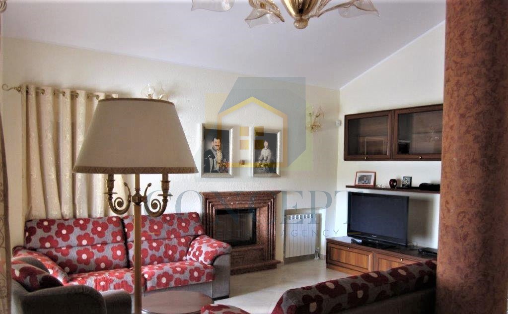 Poreč, Mali Maj - EKSKLUZIVA AGENCIJE - Samostojna velika družinska hiša, 200 m od morja