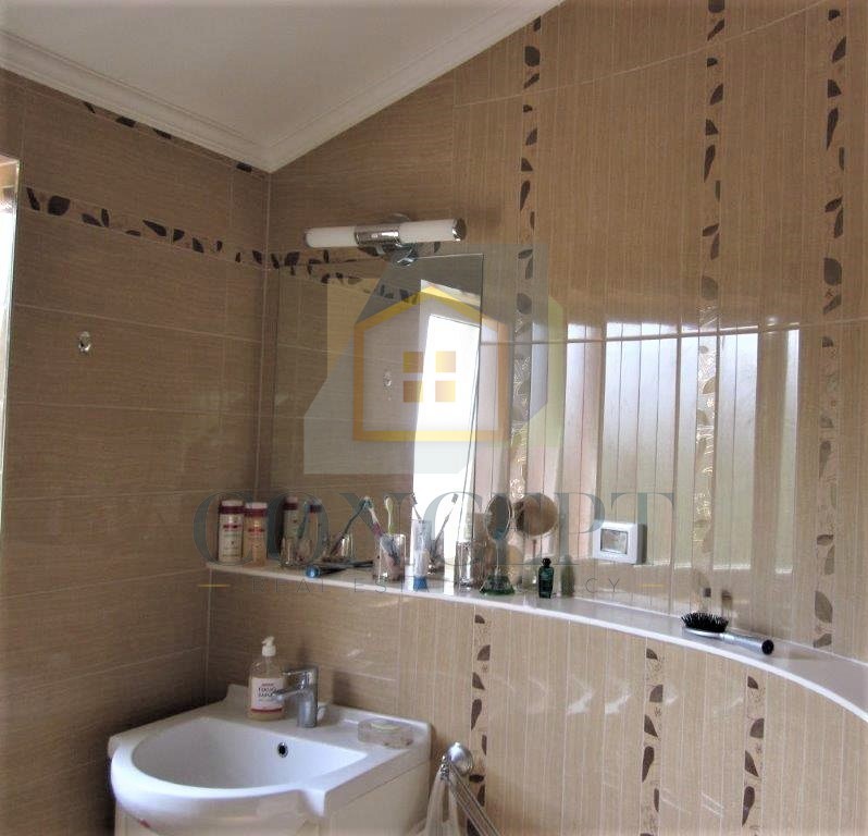 Poreč, Mali Maj - EKSKLUZIVA AGENCIJE - Samostojna velika družinska hiša, 200 m od morja