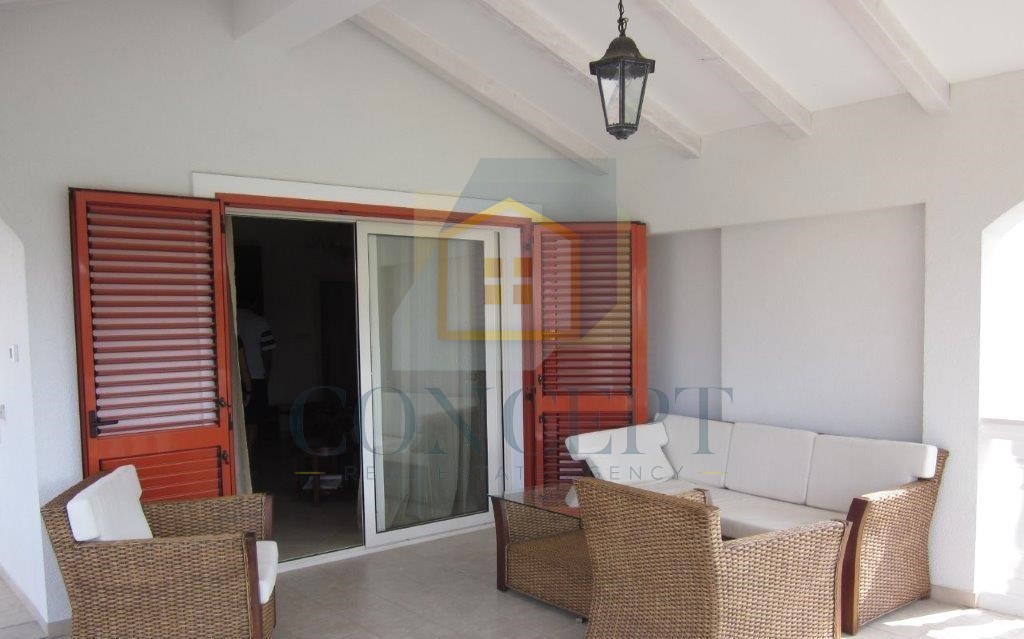 Poreč, Mali Maj - EKSKLUZIVA AGENCIJE - Samostojna velika družinska hiša, 200 m od morja