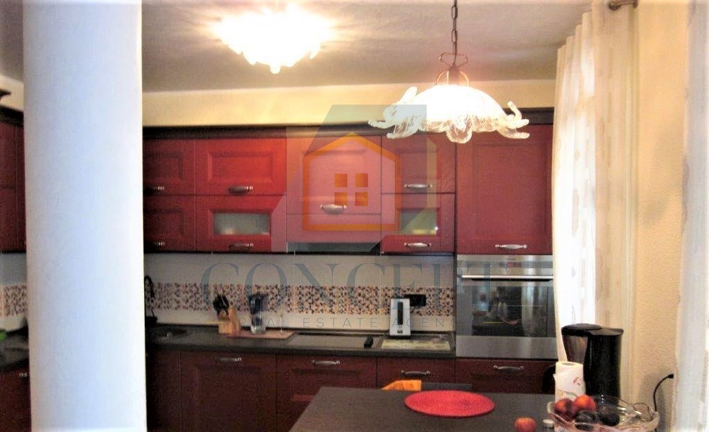 Poreč, Mali Maj - EKSKLUZIVA AGENCIJE - Samostojna velika družinska hiša, 200 m od morja