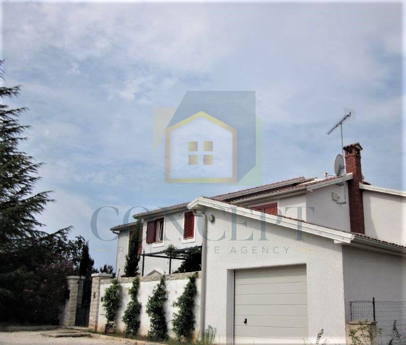 Poreč, Mali Maj - EKSKLUZIVA AGENCIJE - Samostojna velika družinska hiša, 200 m od morja