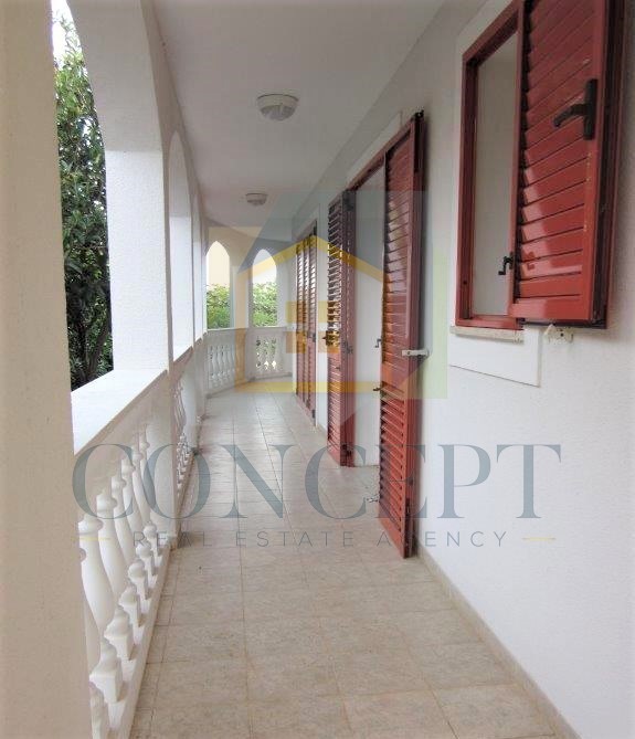 Poreč, Mali Maj - EKSKLUZIVA AGENCIJE - Samostojna velika družinska hiša, 200 m od morja