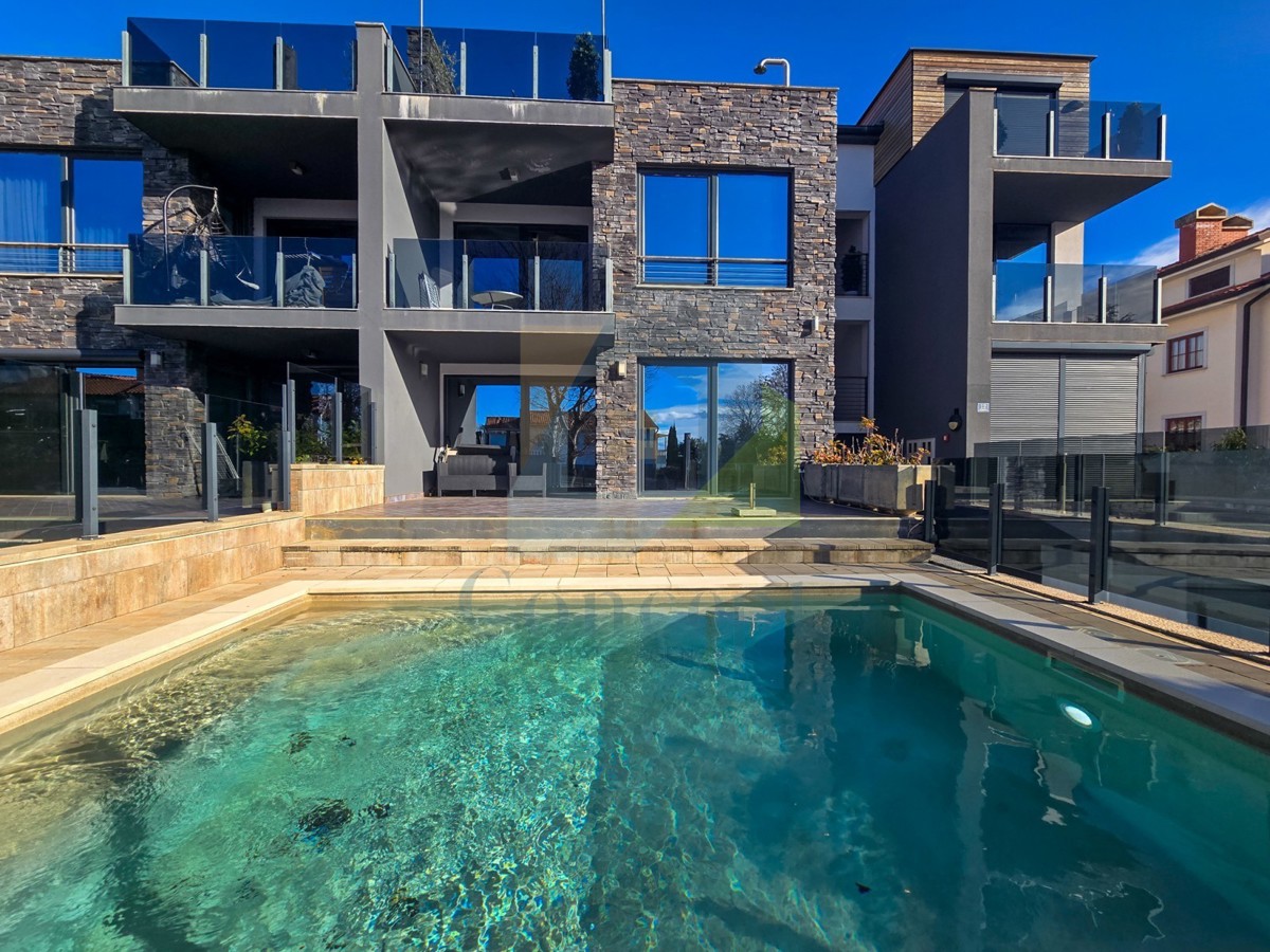 Poreč, okolica, Prekrasen stan s 3 spalnice in bazenom